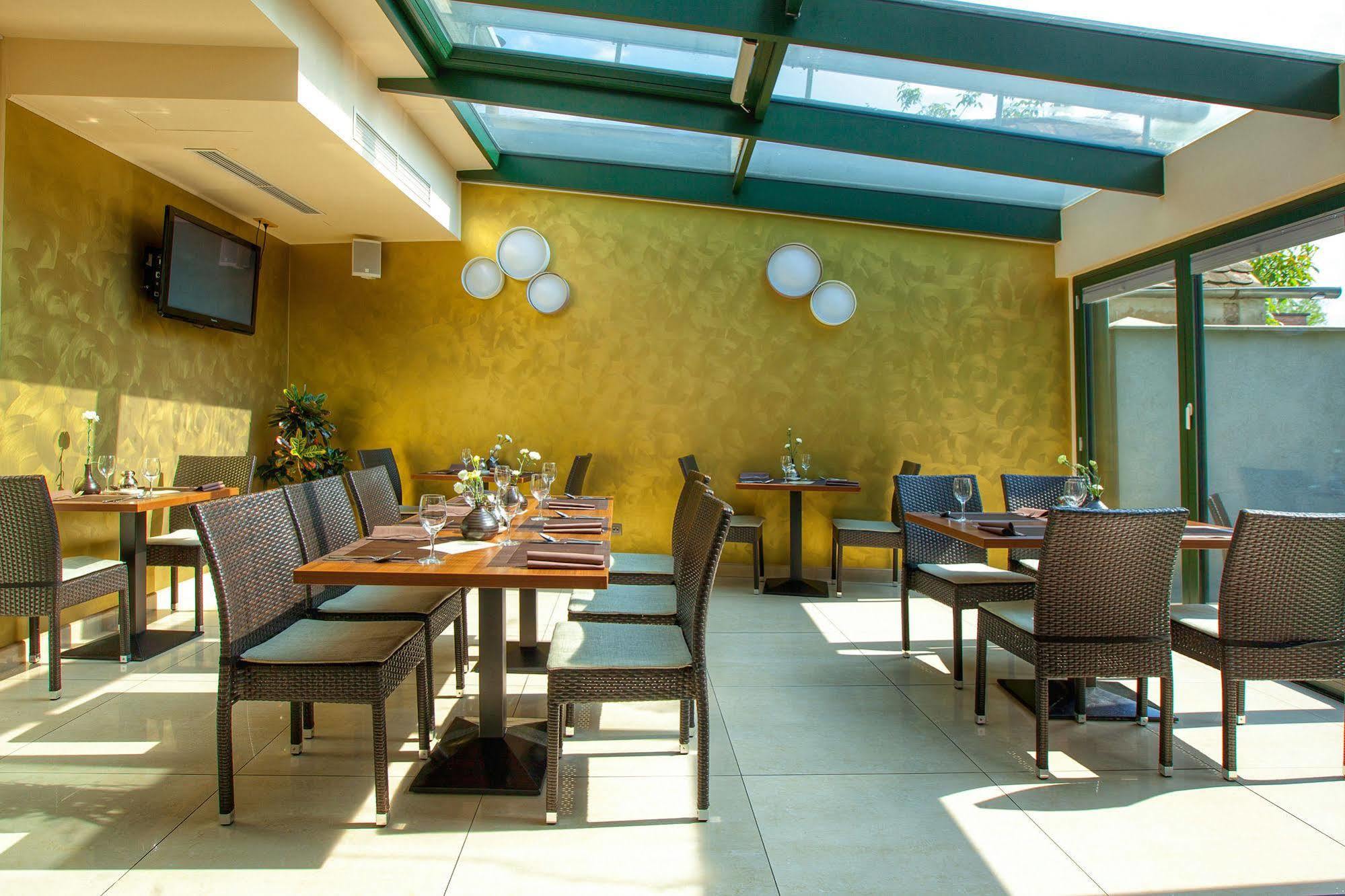 Fine Restaurant & Apartments Malacky Exterior foto
